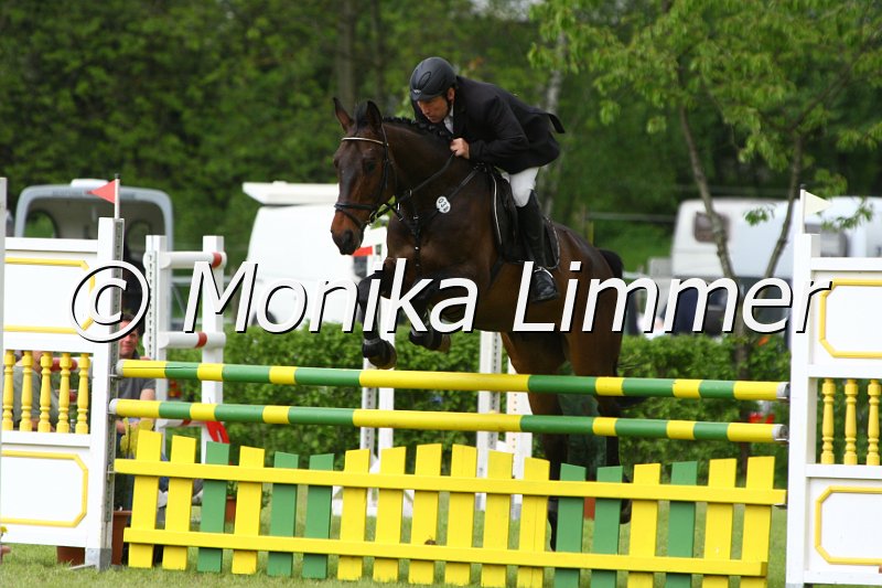 005M6446_Call me Carlchen_Springpferde L.JPG